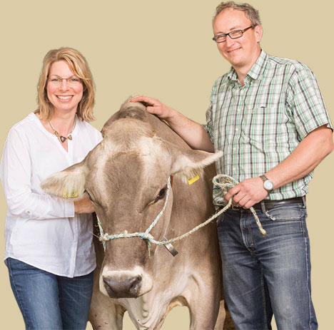 frau-herr-messner-mit-kuh